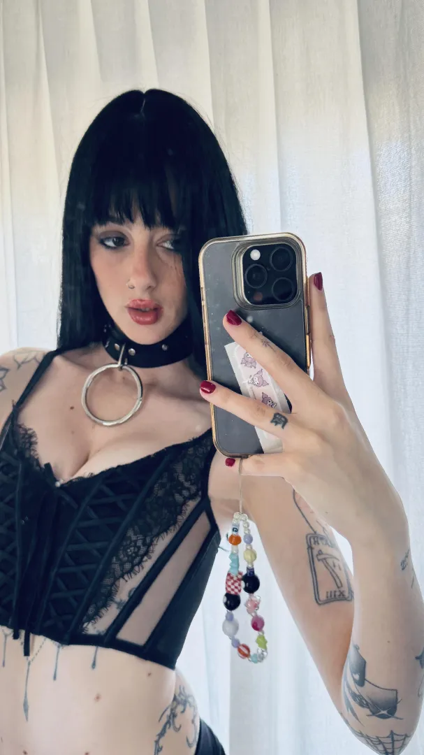 Lean in… closer  lnsta only: lunarumes,, posted by BoyTryHard