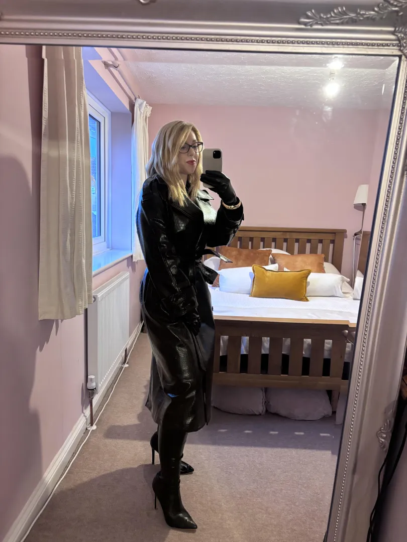 Leather is my thing posted by Josie_Glass