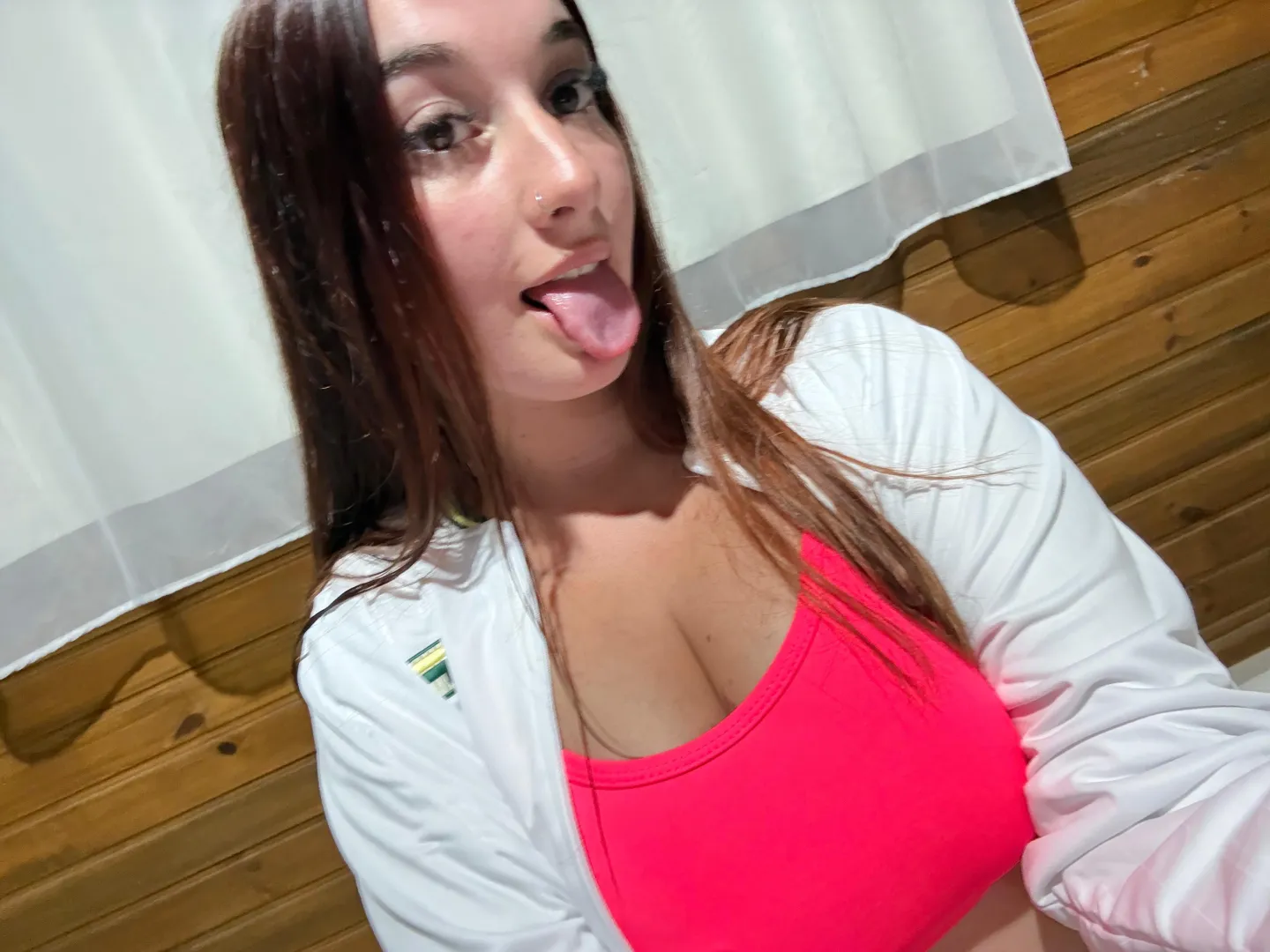 Leb im dorf und meine Titten hängen.. bin 19 würdet ihr?  posted by CozzyLadiie