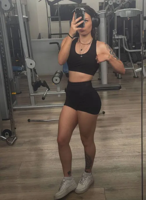 Leg day or glutes? by Bunnyappleh