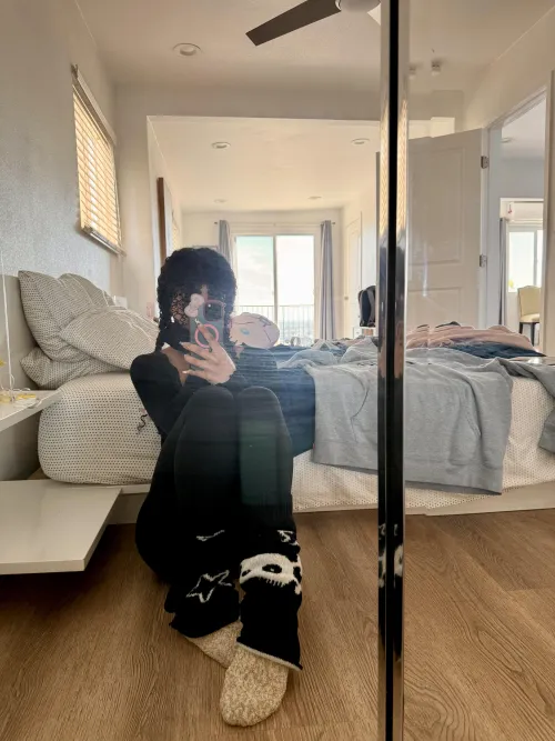 leggings and socks shouldn’t make u this susceptible… fully covered and ur still cumming  by notitsbutt2