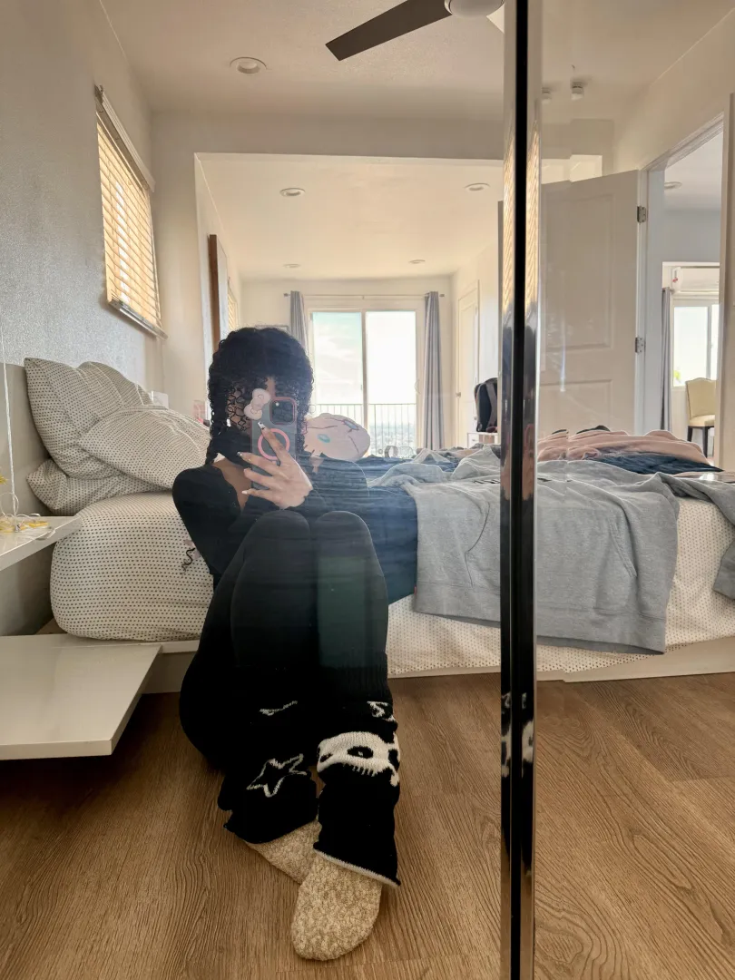 leggings and socks shouldn’t make u this susceptible… fully covered and ur still cumming  posted by notitsbutt2