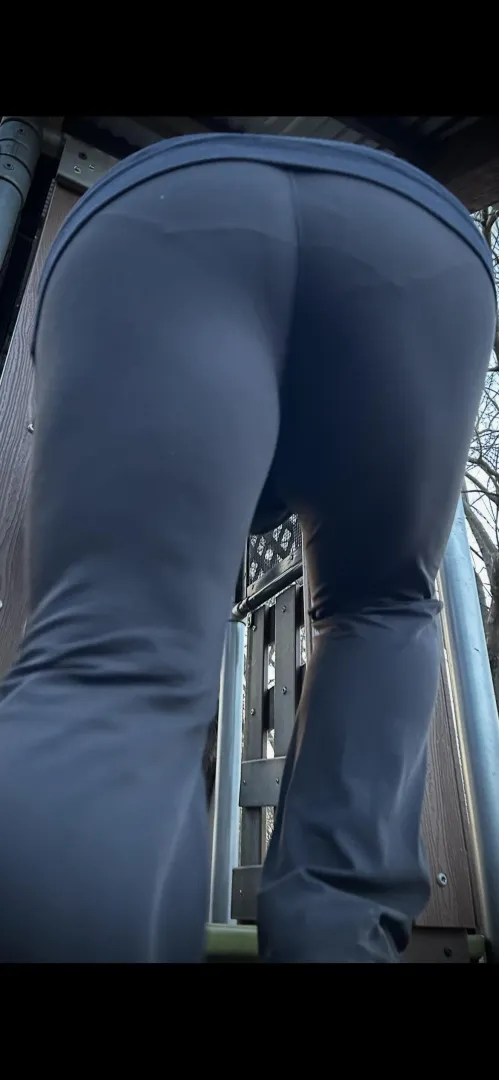 Leggings with fullback lines. posted by StandNo2133