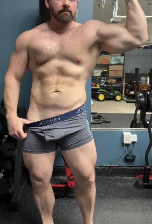 Legs are popping today by Themuscledaddy