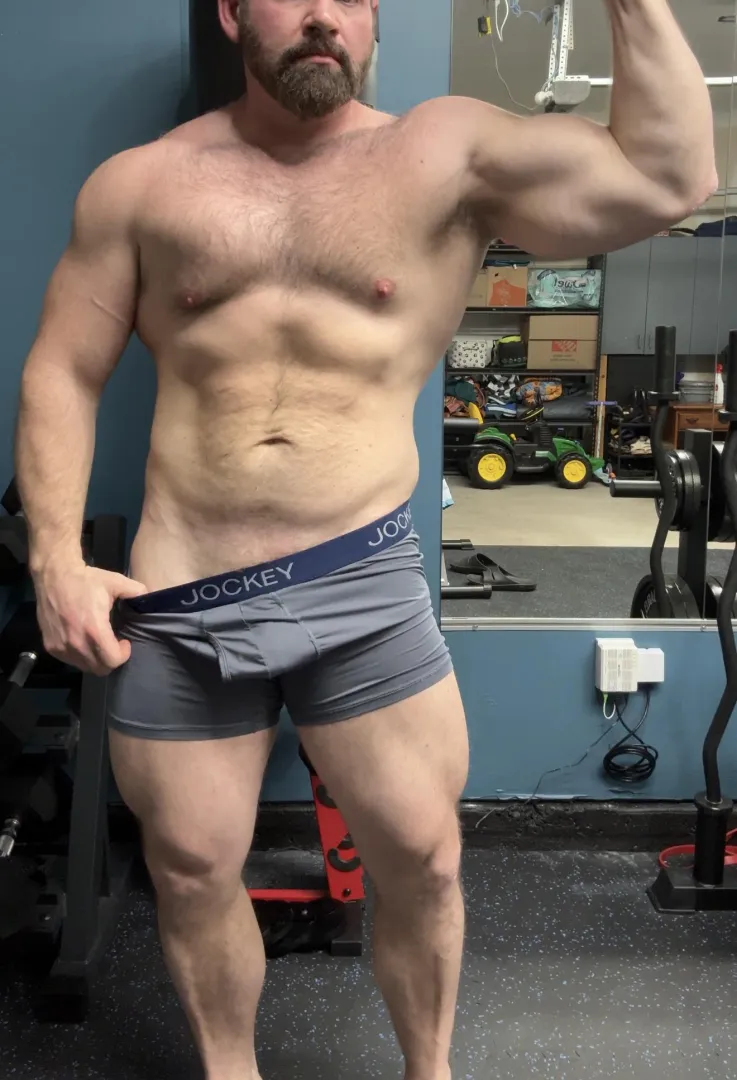Legs are popping today posted by Themuscledaddy