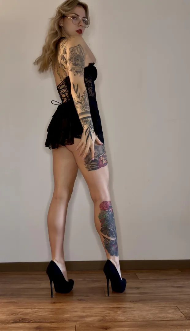 Legs too long to ignore.. click to see the full picture. posted by Goddess_Kellielynn