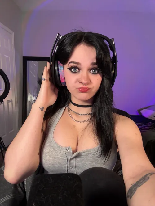 let me make your controller sticky lol by stellablazeee