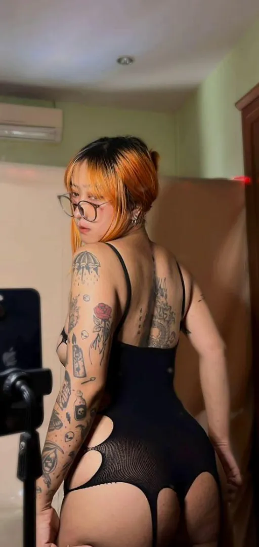 let me shake my bootyy and strip down for u posted by Famous-APPs-