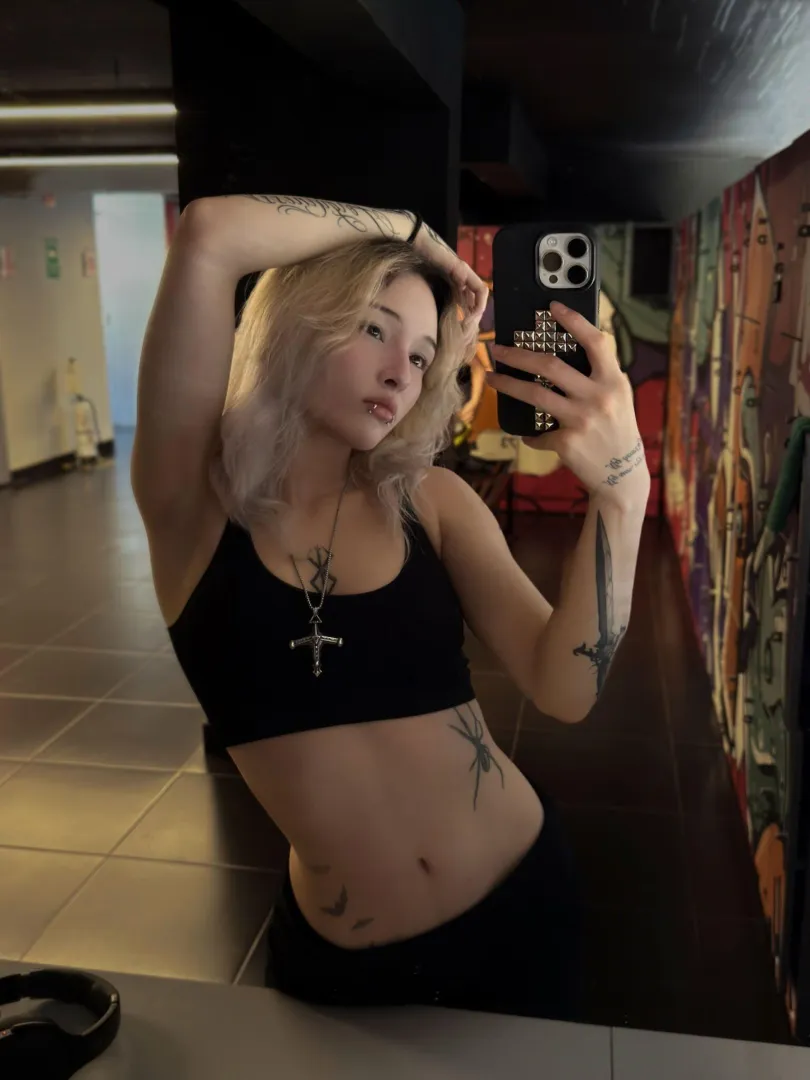 Let's fuck in the gym >-< posted by Bubblybuunny