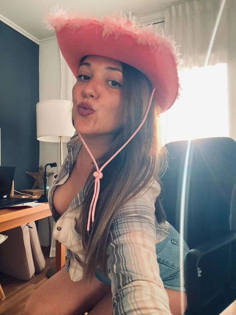 Let’s go for a ride ;) posted by Seretafox