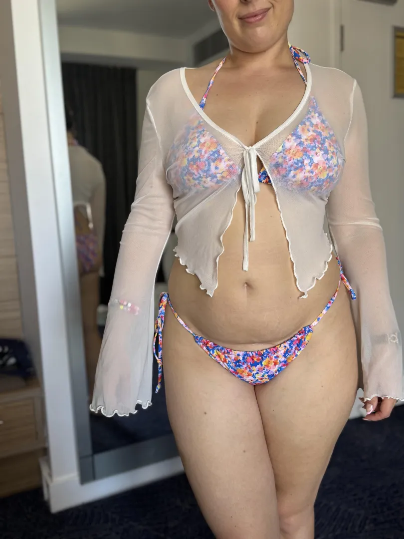 Let’s hit the pool for our first date posted by c00lcumbers