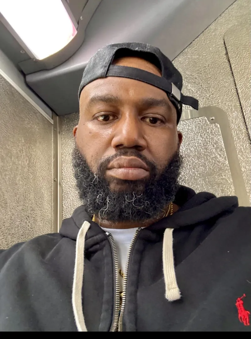 Let’s meet looking for a female to spun out with! In Los Angeles posted by Tall-Wolverine4800