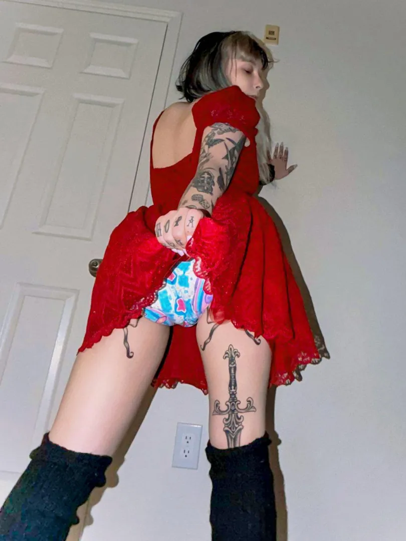 Let's paint the town red while we wear diapers posted by medusarosexo