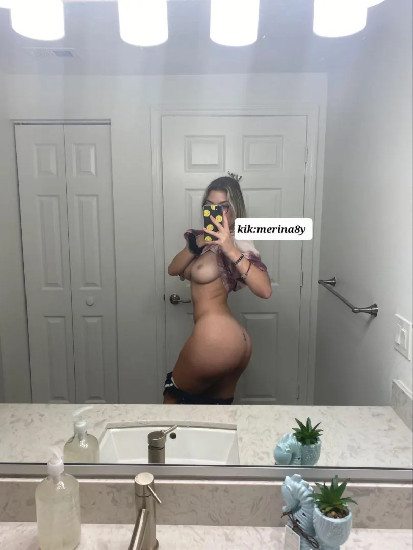 lets show up snap; ella_23f posted by Jumpy_Actuary_9293