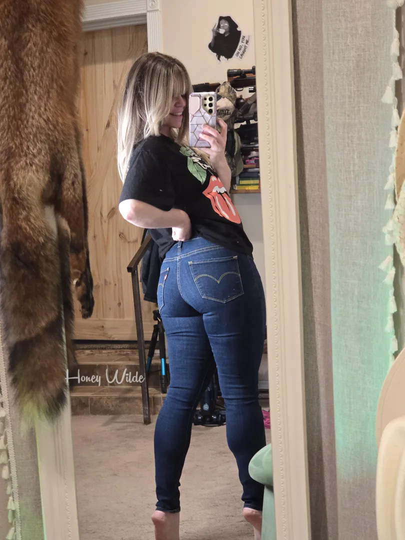 Levis a little too tight posted by Camohunny03