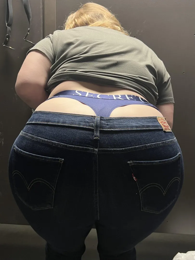 Levi's tail posted by QUEENBAVM0RDA