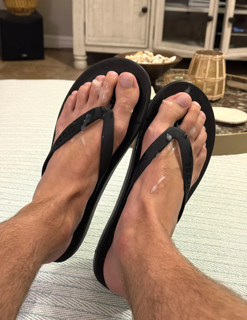 Lick between every crevice, I want them spotless when you’re done (12 US) posted by LiamAndAustin