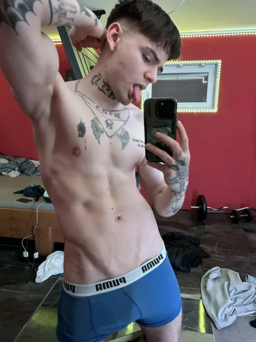 lick my shredded V shape by imraezify