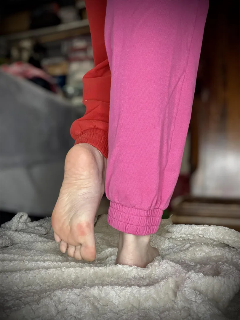 Lick my soles  posted by GoddessOlive_