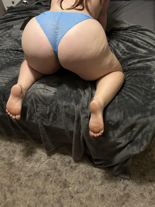 Lick them both by daddysgoodgirl14