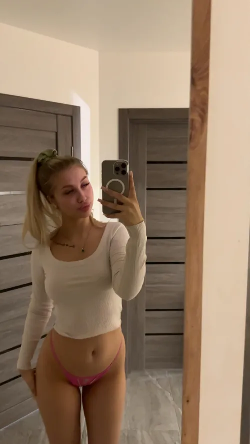 [lifestyle] who's nearby and up for hanging tonight? by VelvetRaven_101