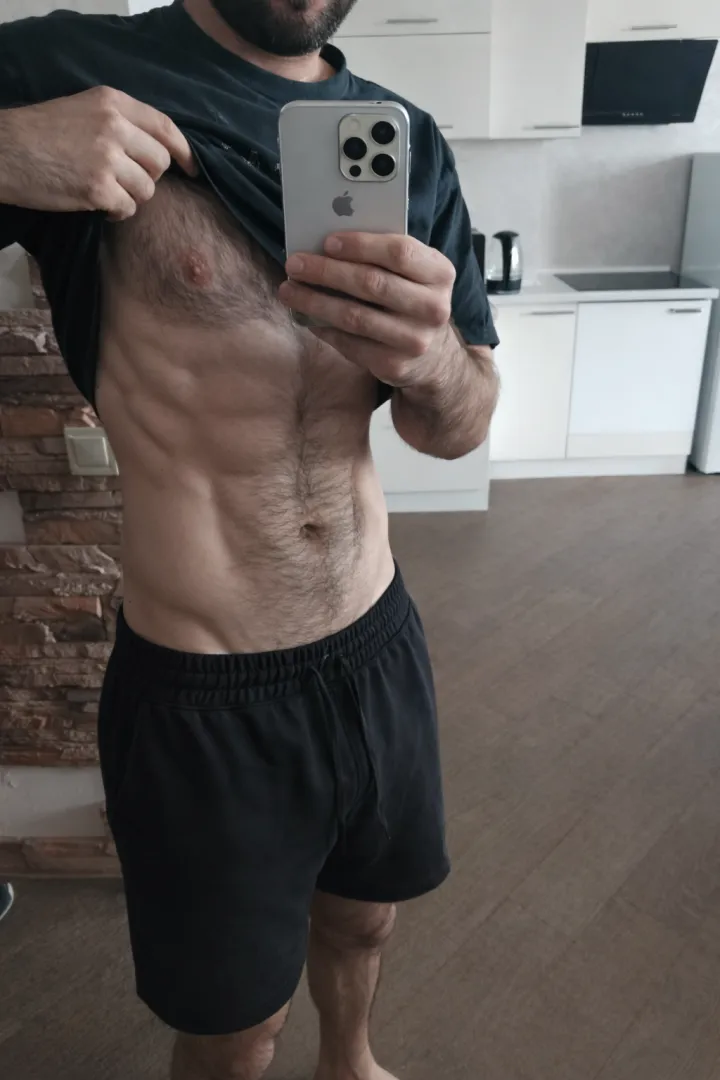 Lifting the shirt so y’all don’t have to imagine, thoughts? posted by Weak_Feed699