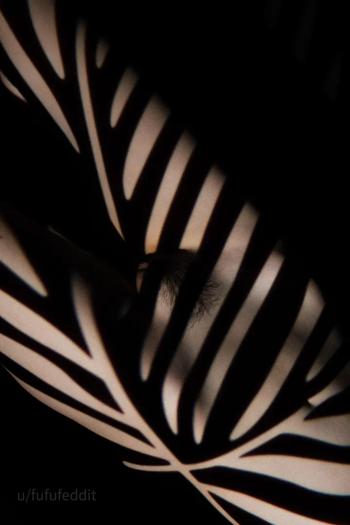 Light patterns on nude skin posted by fufufeddit