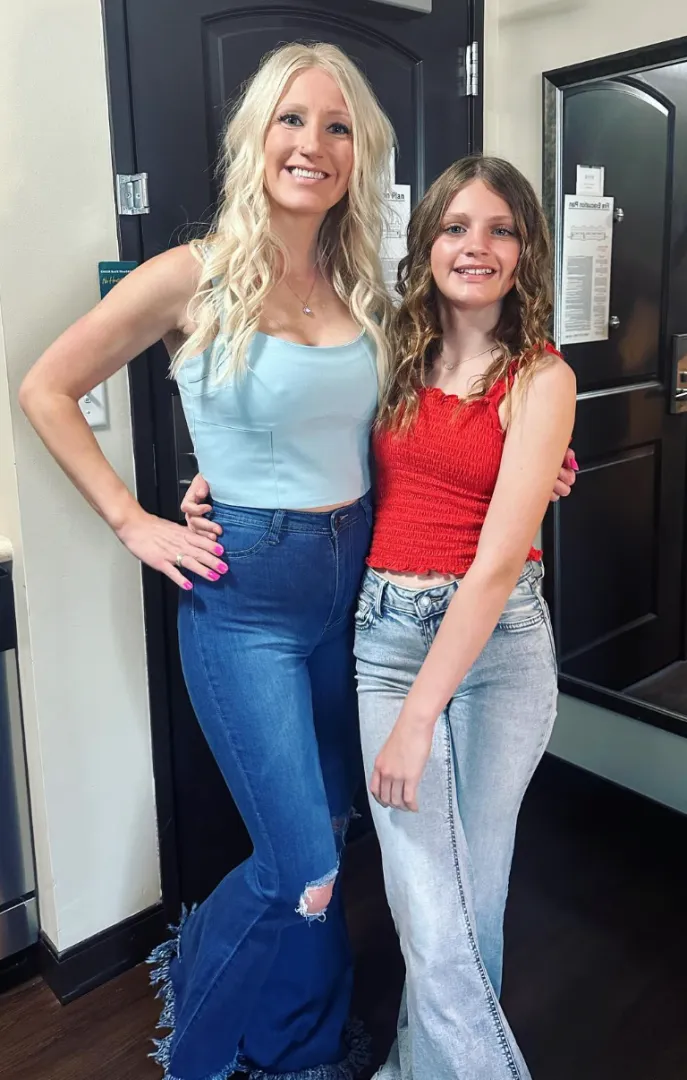 Like mother, like daughter. posted by cute_volleyball_girl