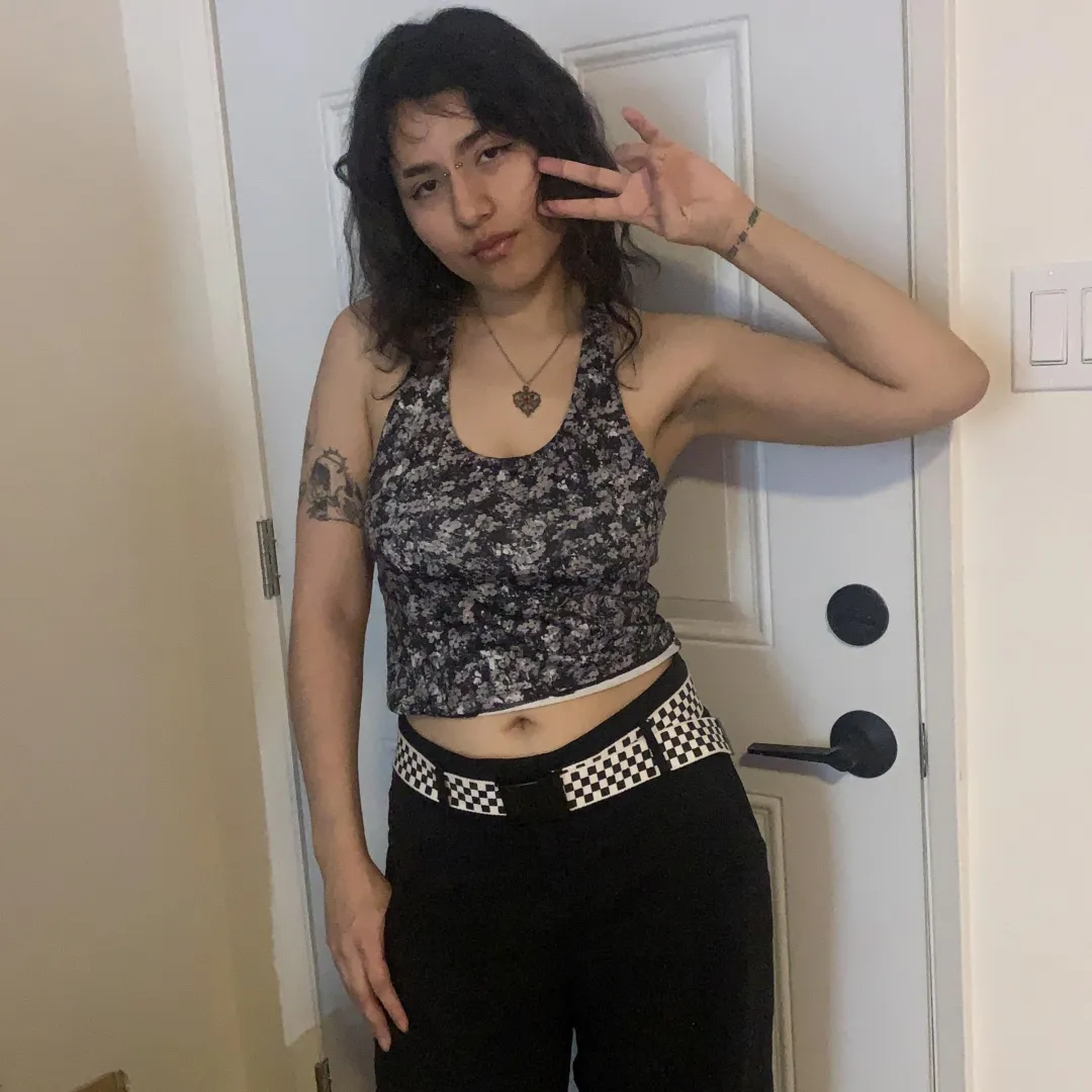 lil tummy peeking  posted by XxxHentaiDxllyxxX