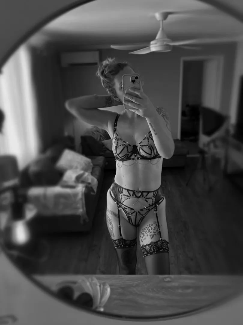 Lingerie addict posted by Scarlett_Thorne