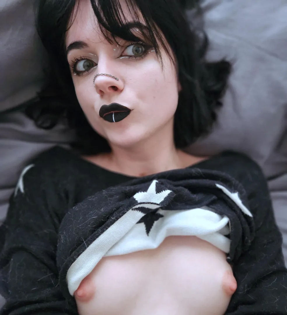 Lips do die for posted by Miniature_Girlfriend