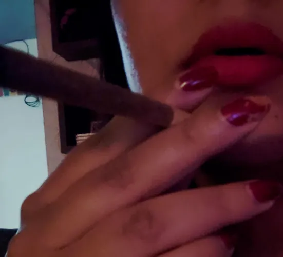 Lips red ✔️ joint lit ✔️ eyes red ✔️ by illusion10071004