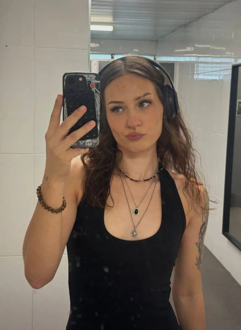 Lips saying please posted by mochacaramela