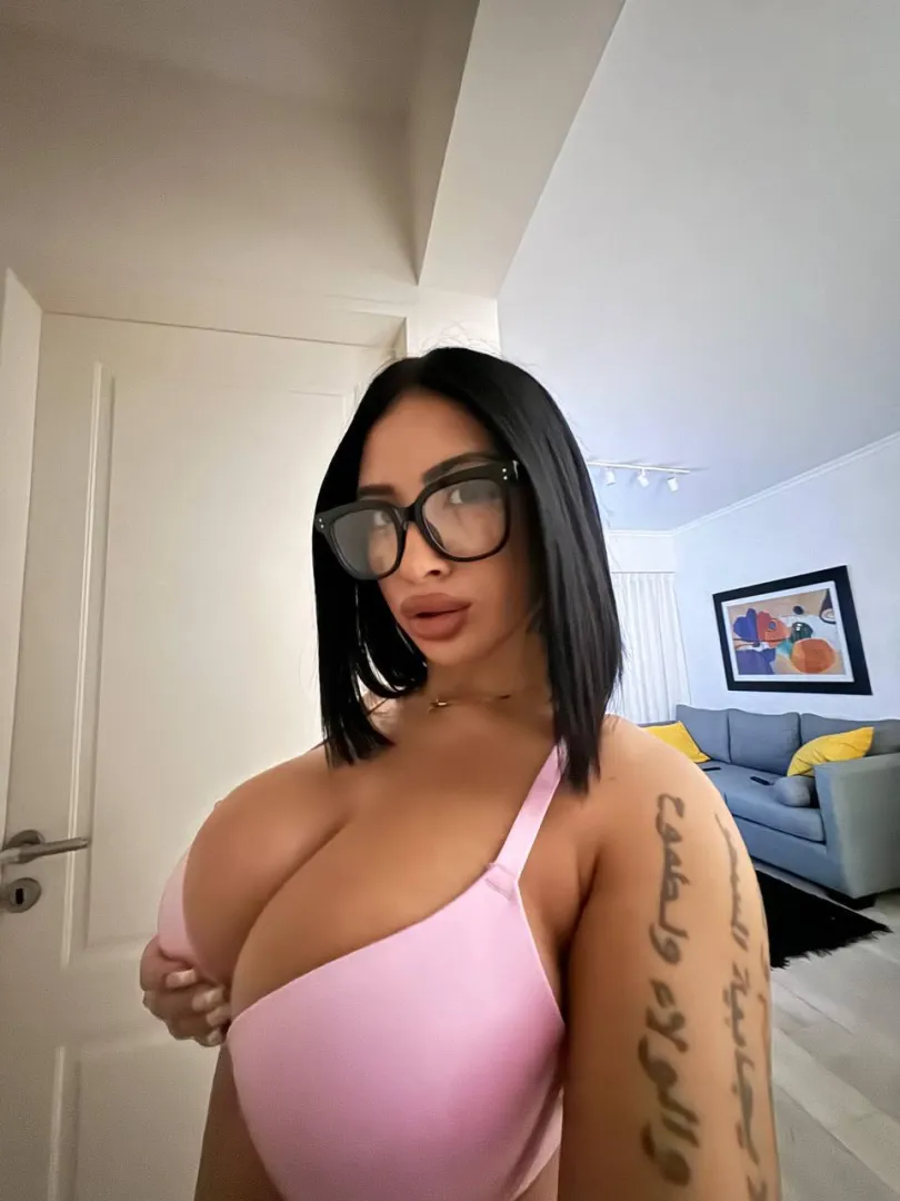 Lips that make you go pop posted by Excellent_Match_2005