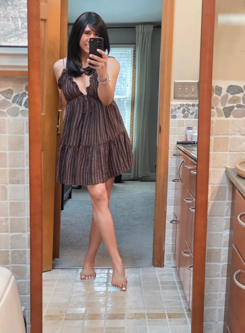 Listening my fave songs  ..dancing, chewing gum(yummy & helps you smile better  )..just having sweet girly time, do u like the pedi i gave myself?      posted by AmandaTaylor8