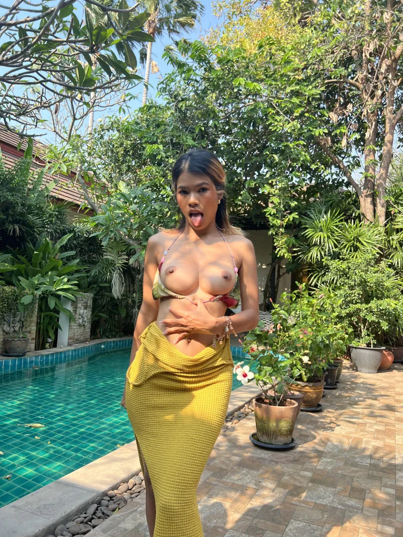 Little boobs peaking posted by flirtypolly