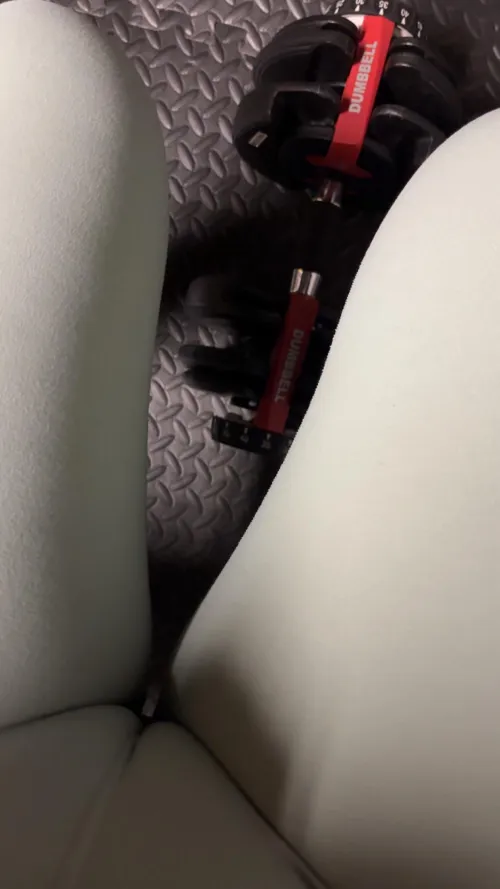 Little distraction mid workout ;) by Last-Excitement7033