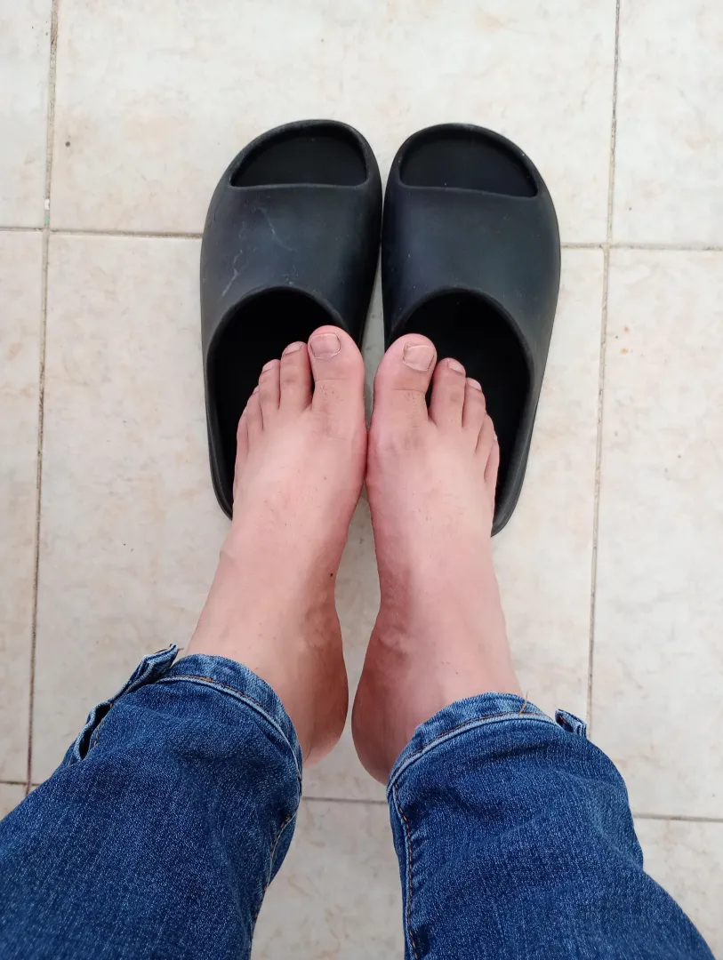 Little smelly ones, do you want to see how I suck them??? posted by Extreme-monce-411