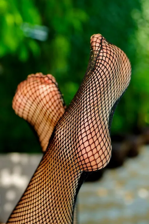 Little toes by mariskavolkov