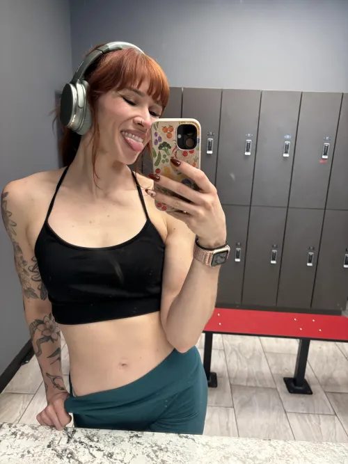 Little tummy peek at the gym [img] by Brooke__bby