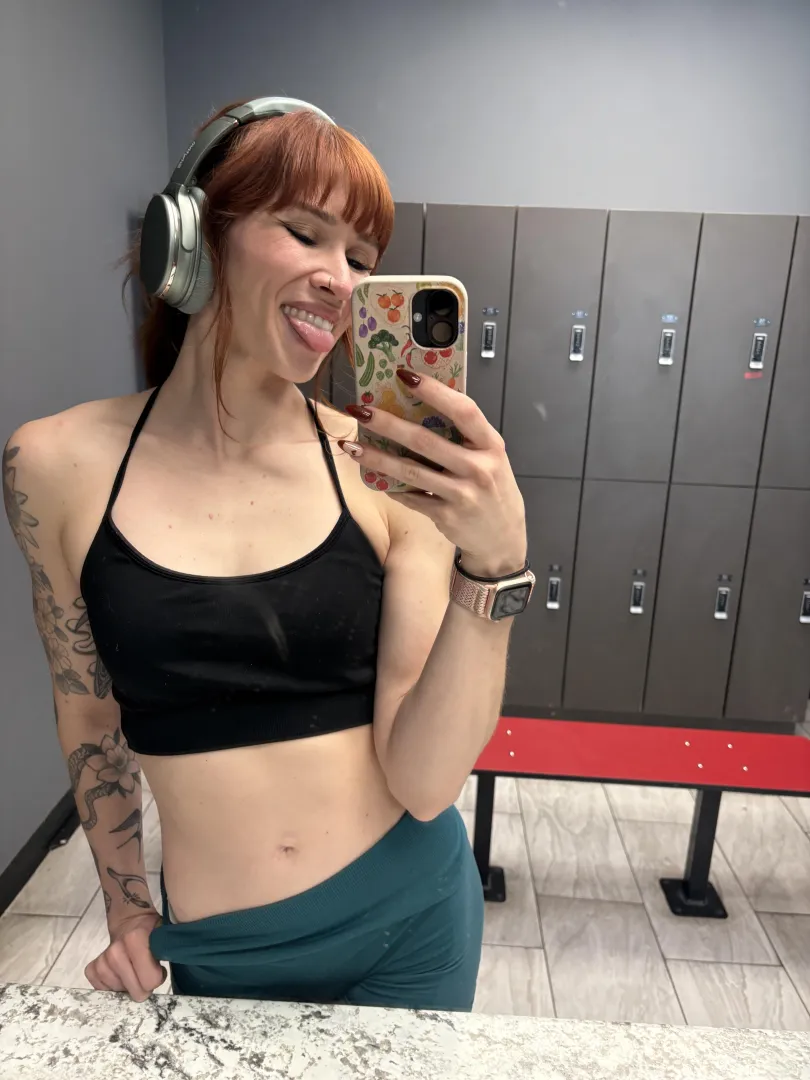 Little tummy peek at the gym [img] posted by Brooke__bby