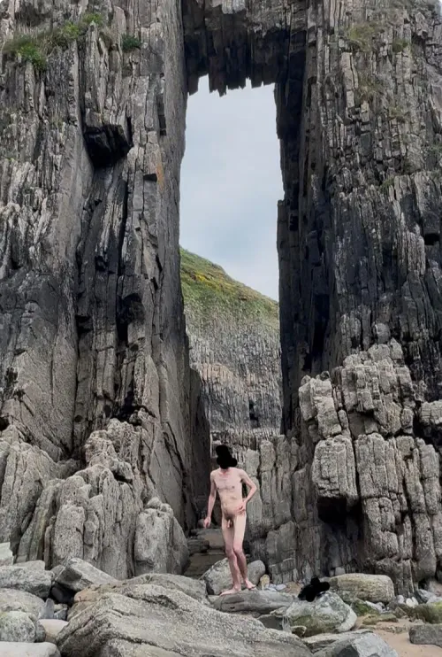 Live to be naked among natural wonders (UK) by ttNUyzu
