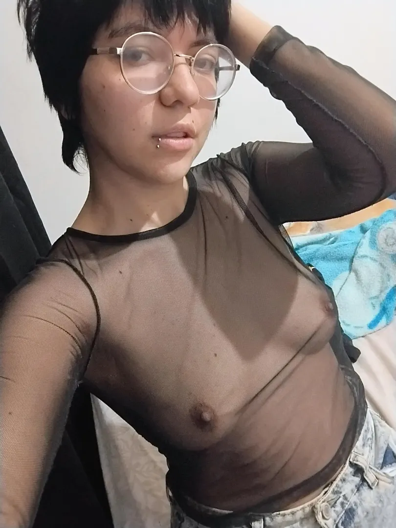 Living this top posted by missterprince