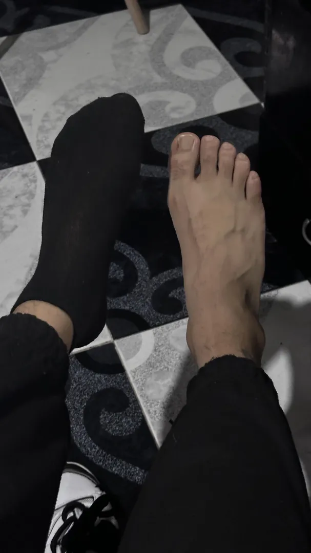 Lo mejor no está aquí  posted by Alejito-