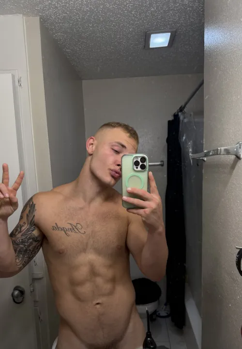 Locked in shape by SeanMichaelOfficial