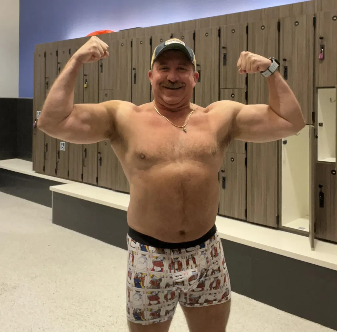 Locker room flex posted by OKCFireplug