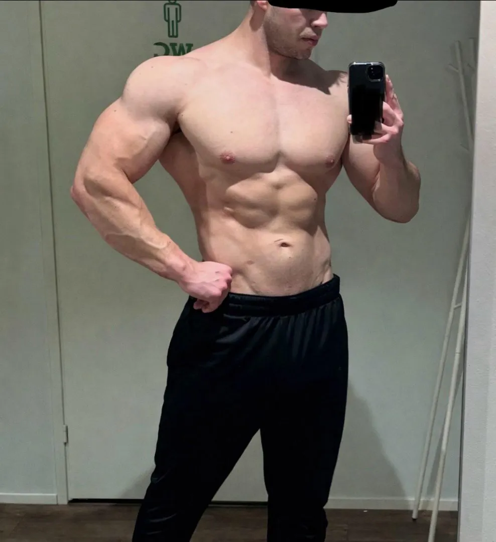 Locker room pump posted by Delicious_Cancel8513