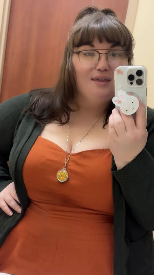 Lonely On Nightshift  by PeachyTrashCat