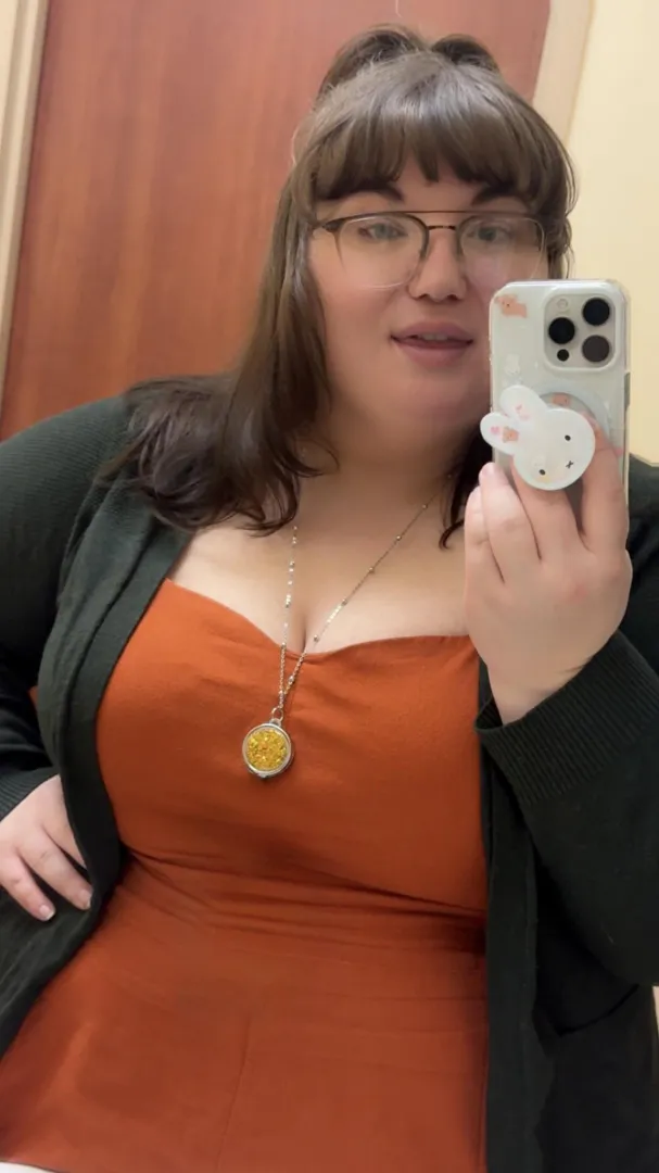 Lonely On Nightshift  posted by PeachyTrashCat