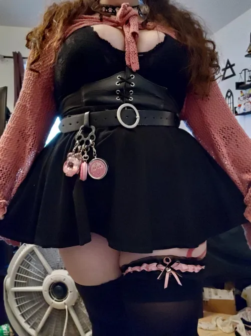 Long sleeves make me feel little by heiferhours